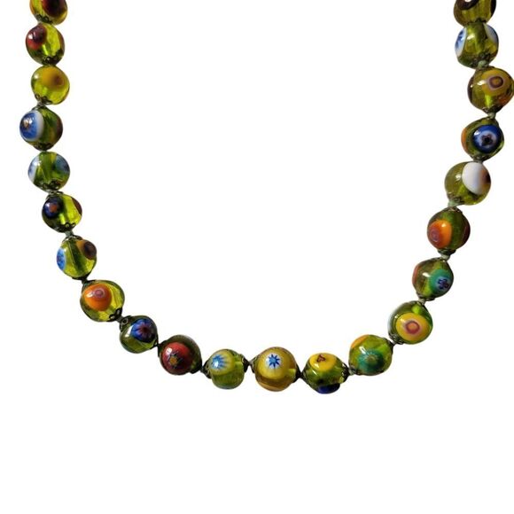 Green Glass Beaded Neacklace - Picture 4 of 6